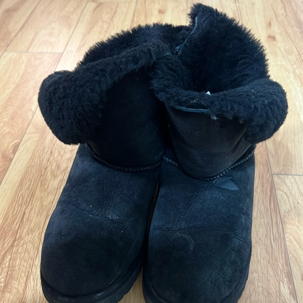 super comfortable good condition clean inside UGG bootie smoke & pet free home